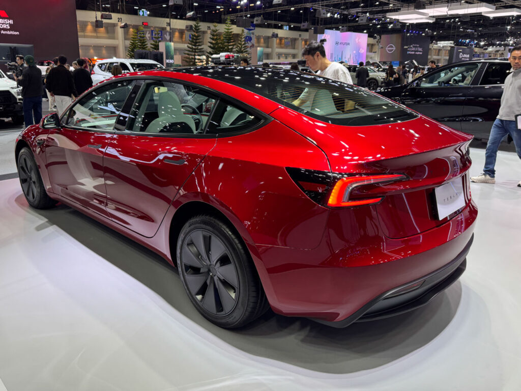 Tesla Model 3 - View 3